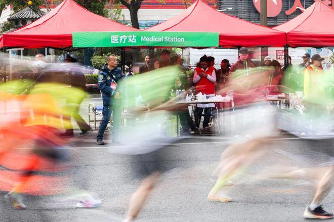9人破130！为何2025扬马让跑者难以戒断原因是j9九游会真人游戏第一男女赛会纪录被改写！249(图14)