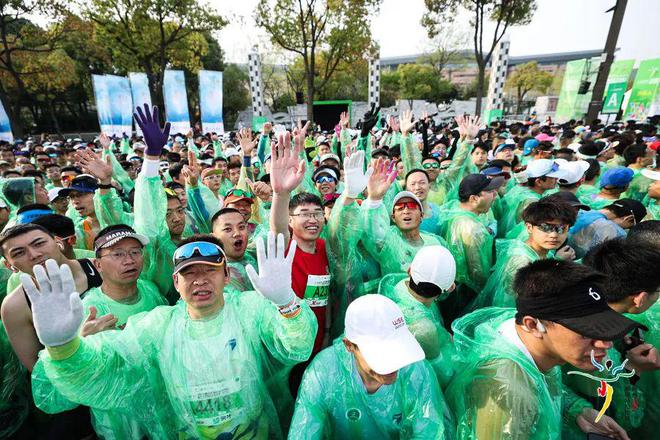 9人破130！为何2025扬马让跑者难以戒断原因是j9九游会真人游戏第一男女赛会纪录被改写！249(图26)