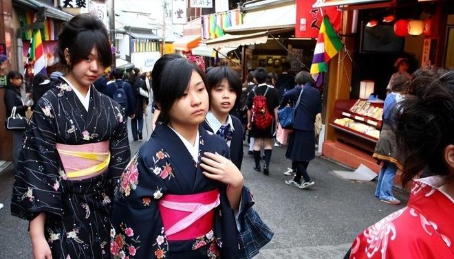 不旅游只扎根！一旦开战后果不堪设想j9九游会登录上海藏着五万日本人：(图5)