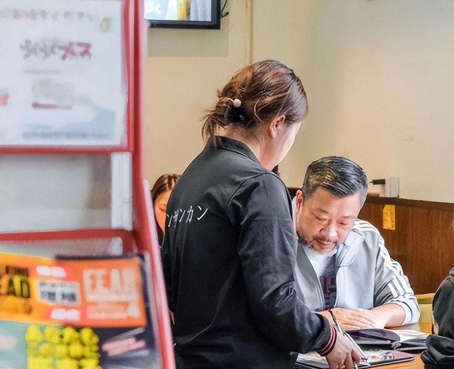 不旅游只扎根！一旦开战后果不堪设想j9九游会登录上海藏着五万日本人：(图17)